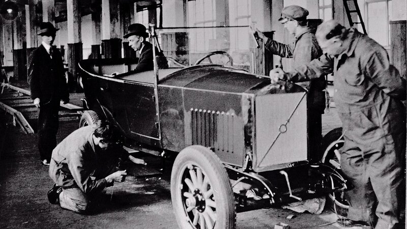 Car assembly in early factory