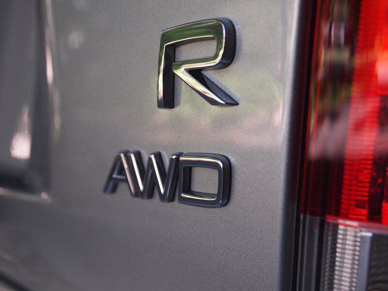 car badge with R and AWD