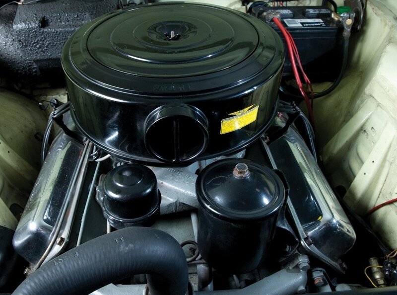 car engine with air cleaner