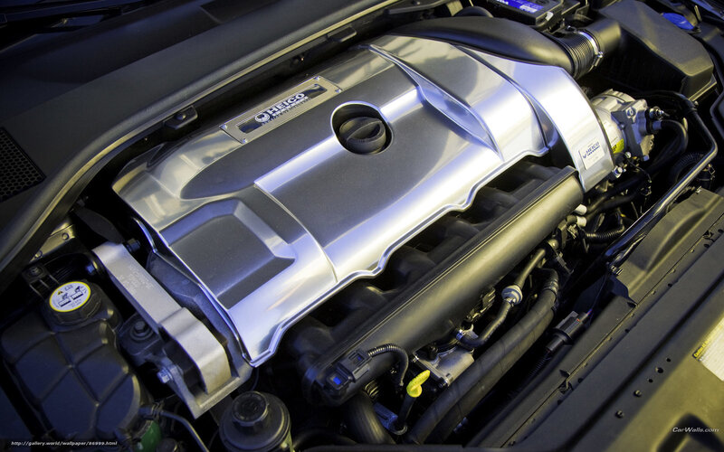 Car engine with HEICO cover