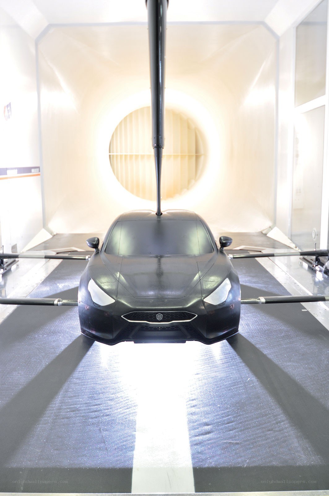 Car in wind tunnel test