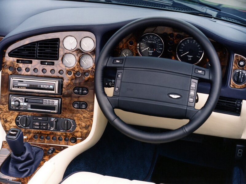 Car Interior Dashboard — Brown, Luxurious, Photograph, Steering Wheel, Gear Shift