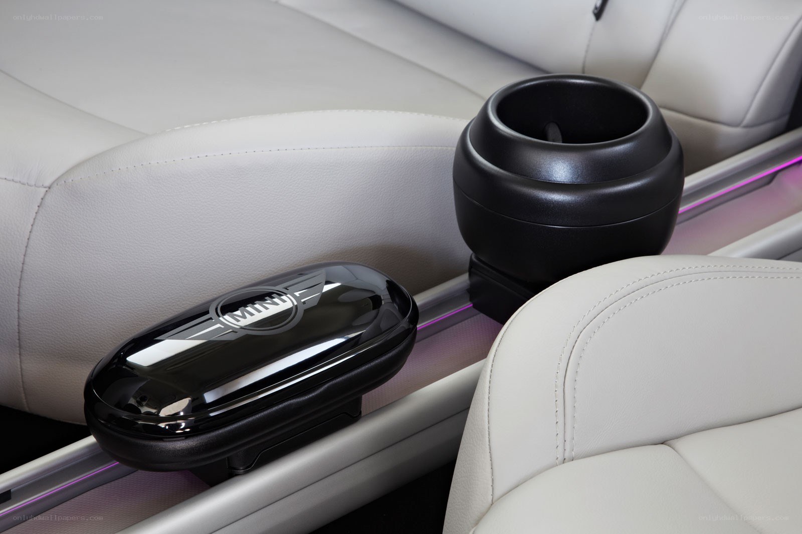Car interior with cup holder