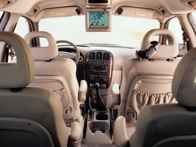 Car interior with rear-seat entertainment