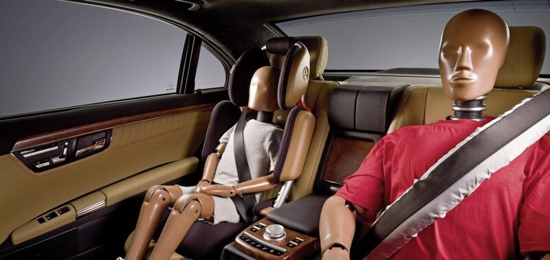 Car safety test with dummies
