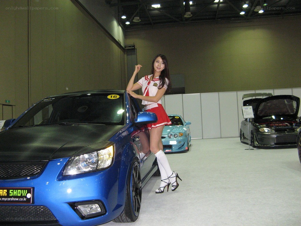 Car show model posing with blue car