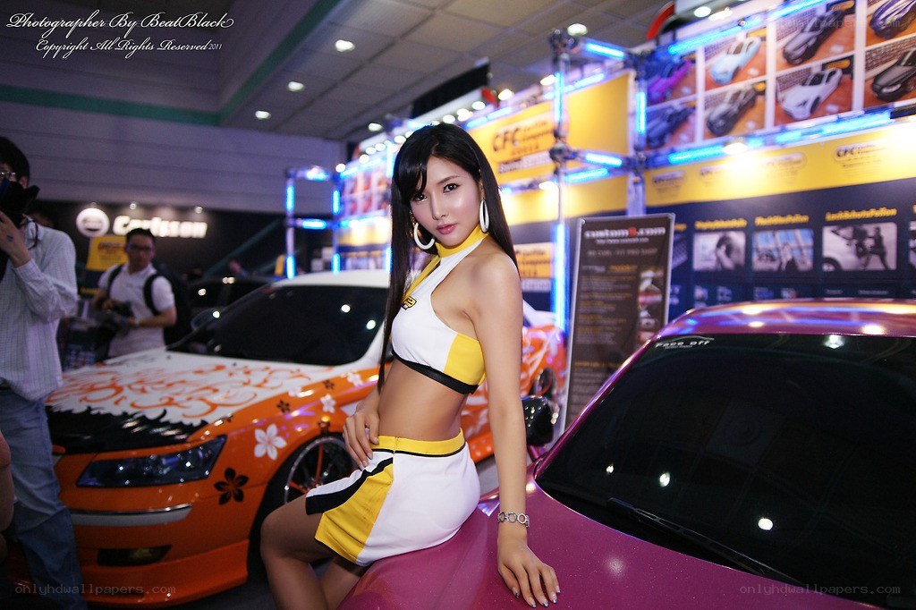 Car show model posing with cars