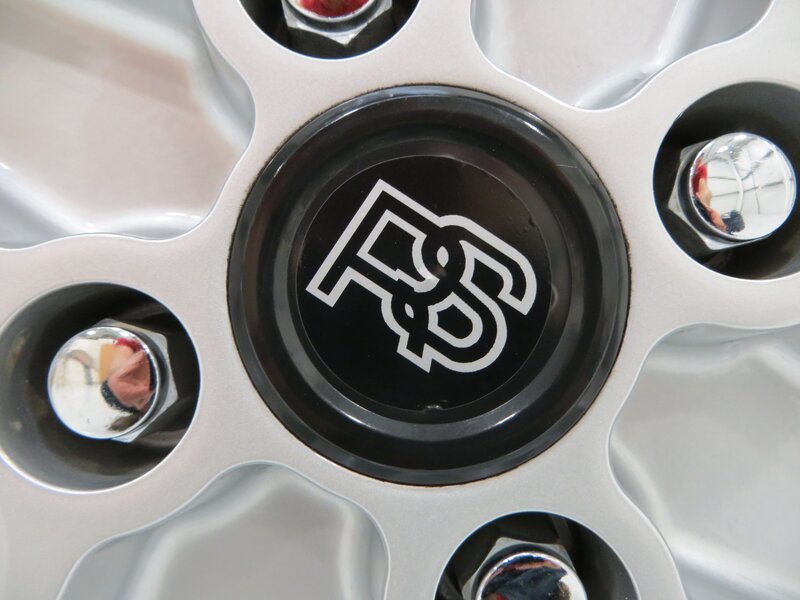 Car Wheel Center Cap — Silver