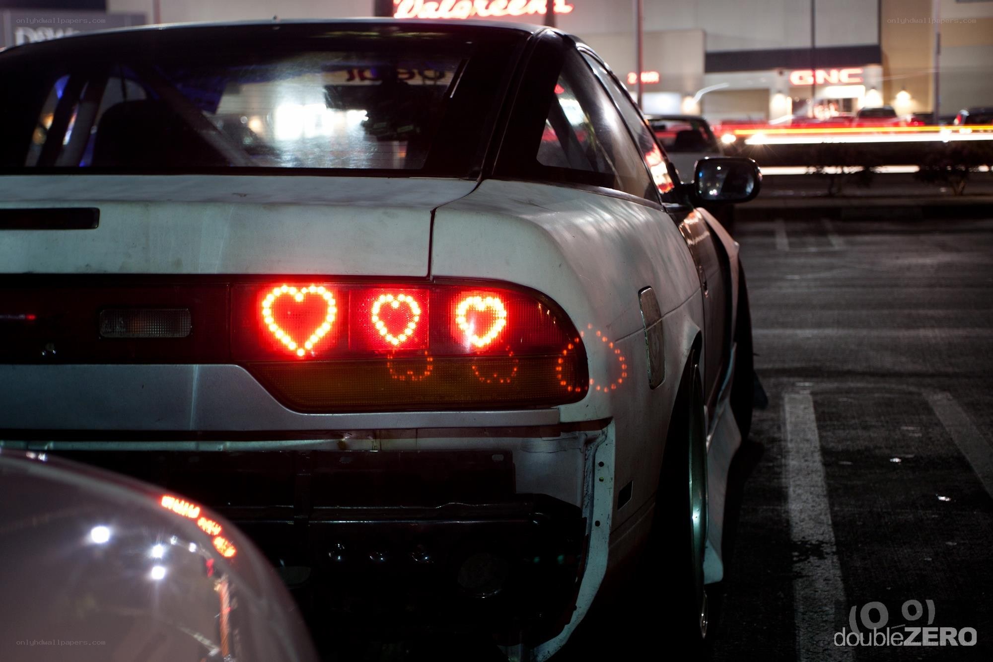 car with heart-shaped taillights