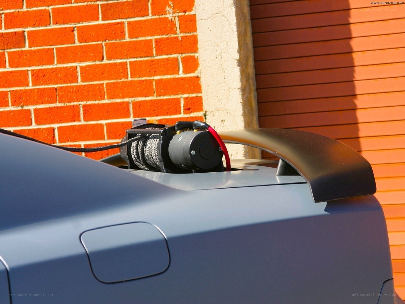 car with roof-mounted winch