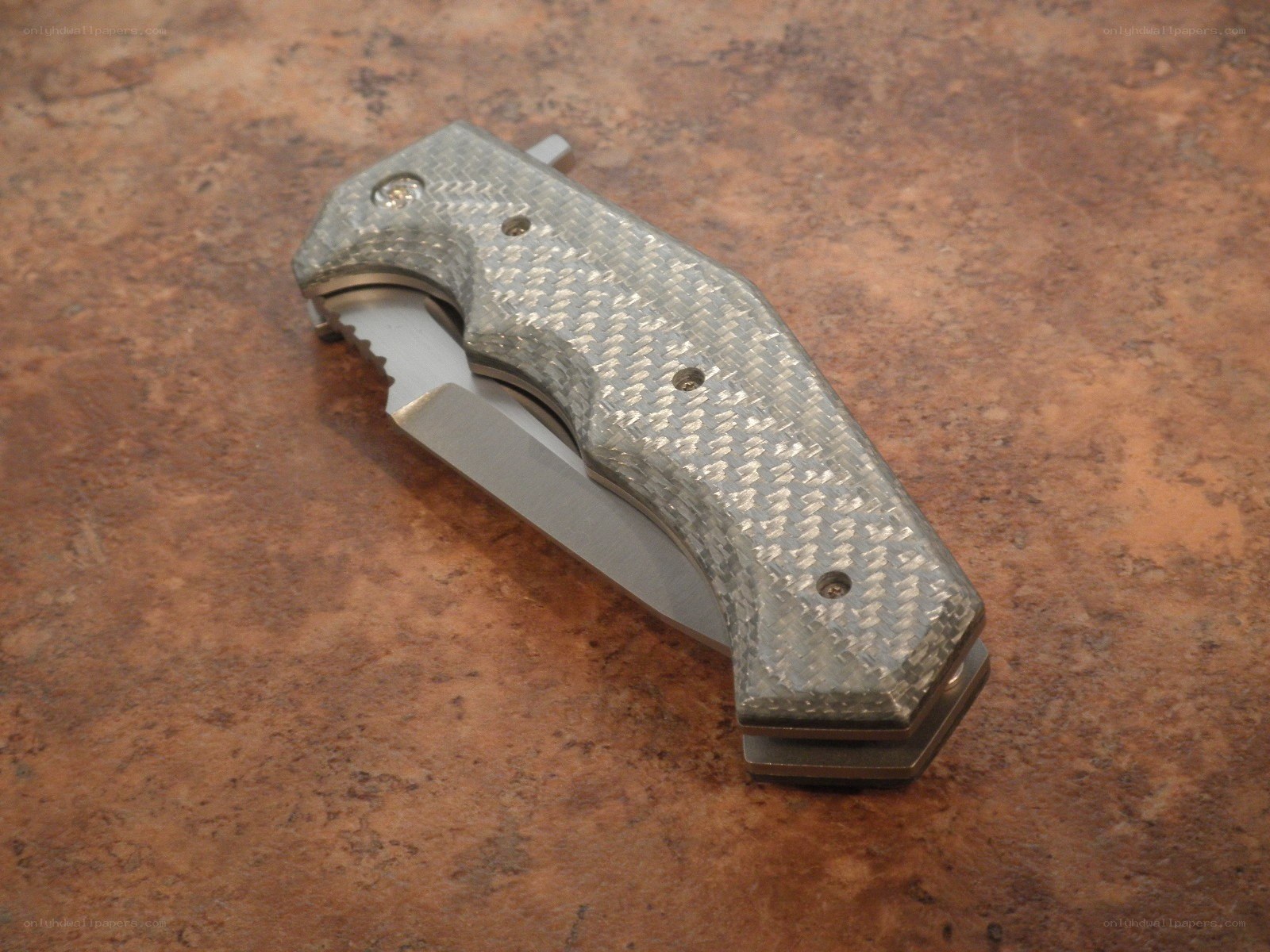 carbon fiber folding knife