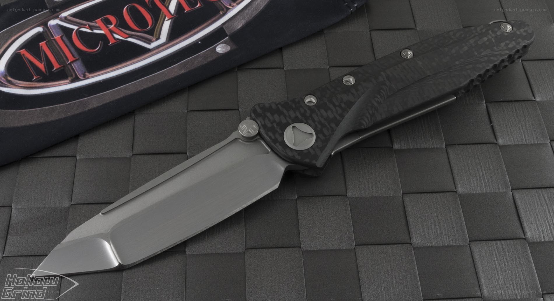 Carbon fiber folding knife