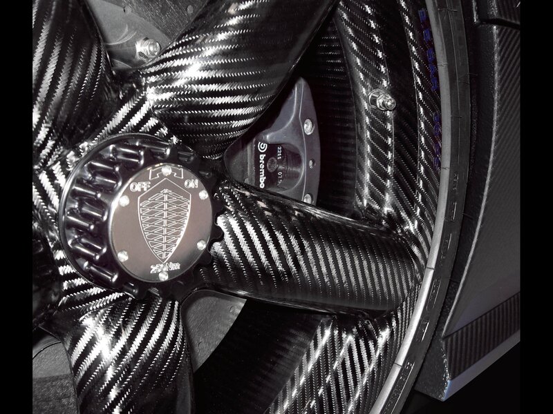 carbon fiber wheel close-up