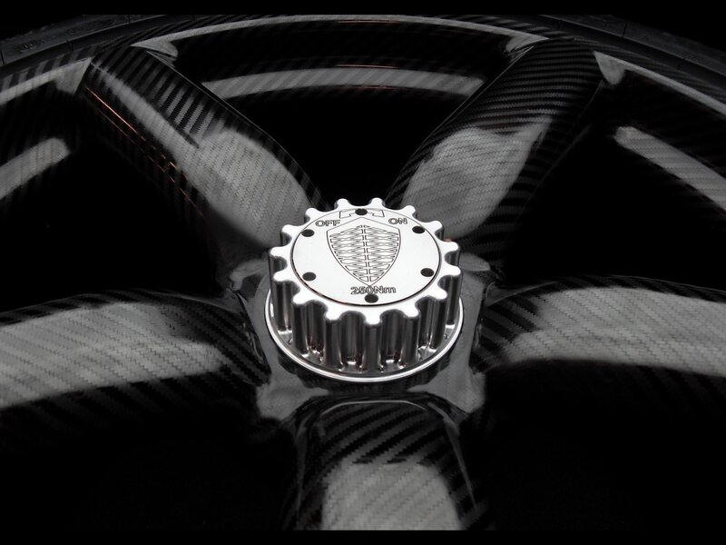 carbon fiber wheel with center cap