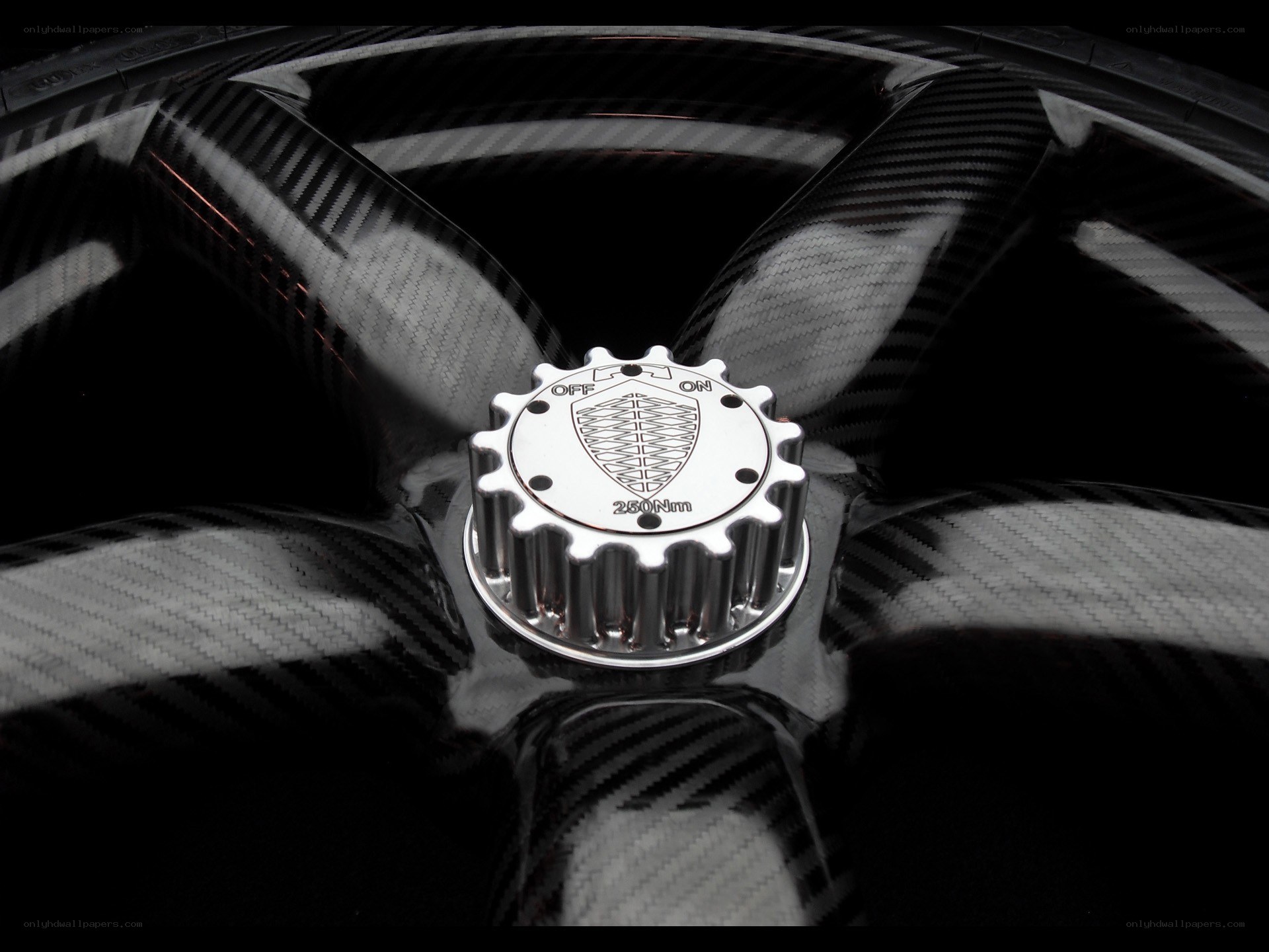 carbon fiber wheel with center cap