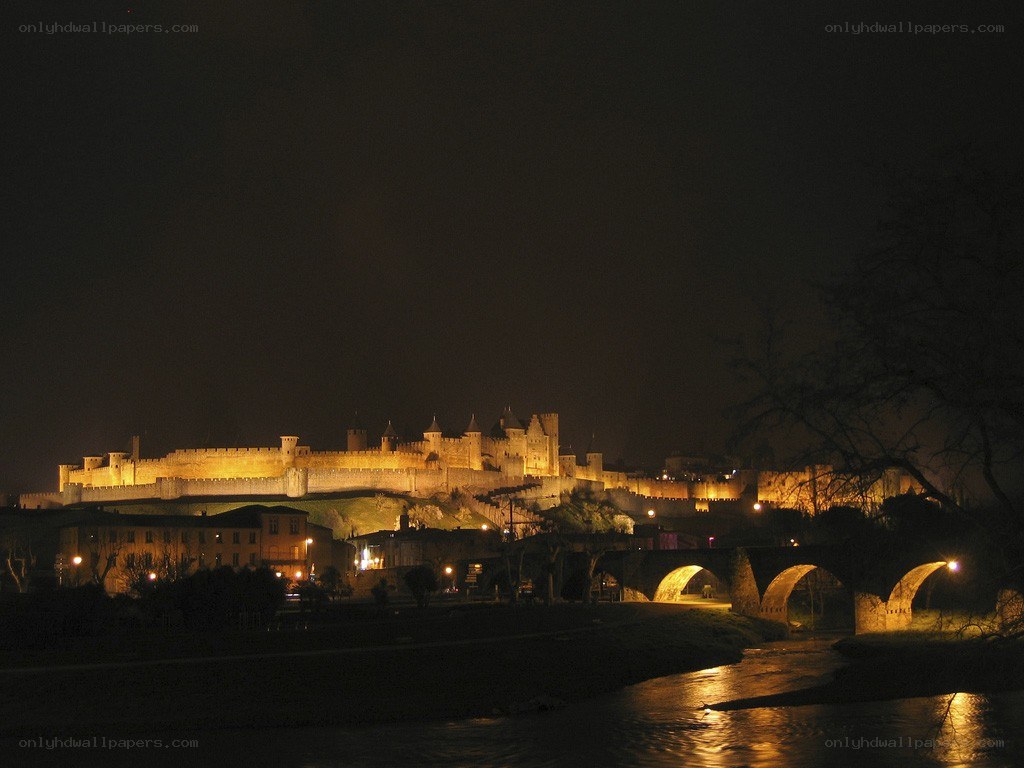 Carcassonne at night