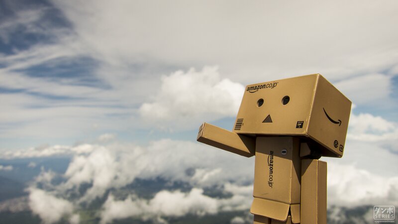 Cardboard Box Robot — Brown, Serene