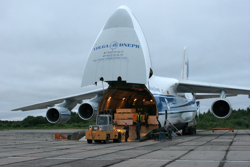 Cargo plane loading operation