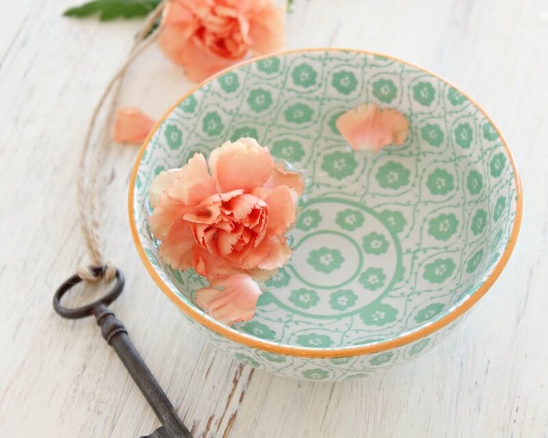Carnation in Bowl — Green