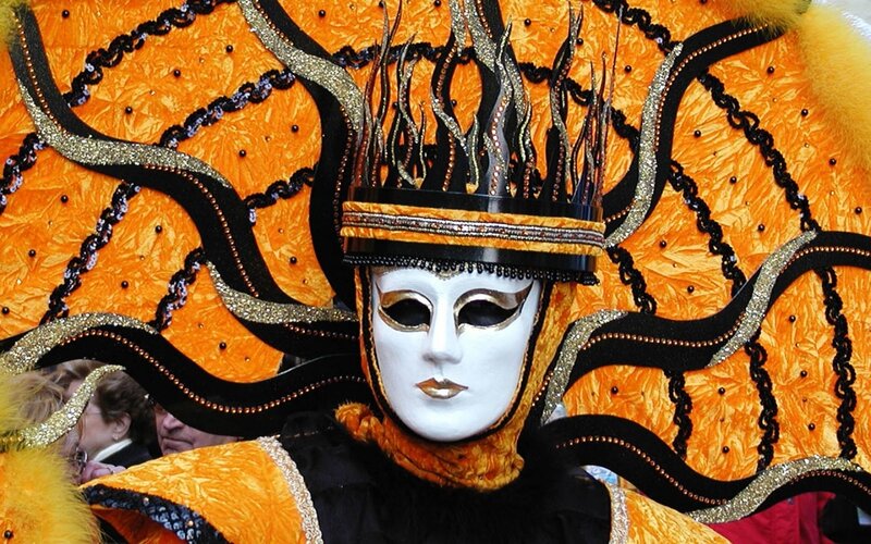 Carnival mask with sun design