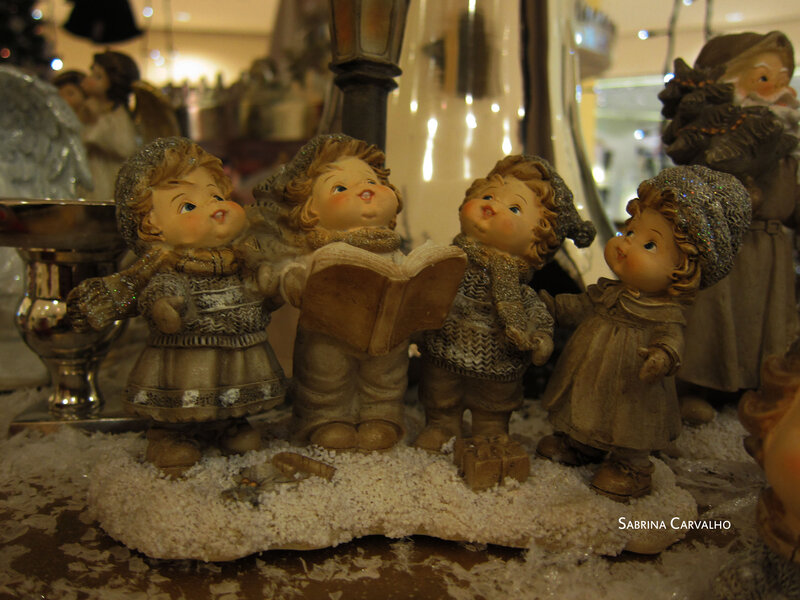 Caroling Children Figurines