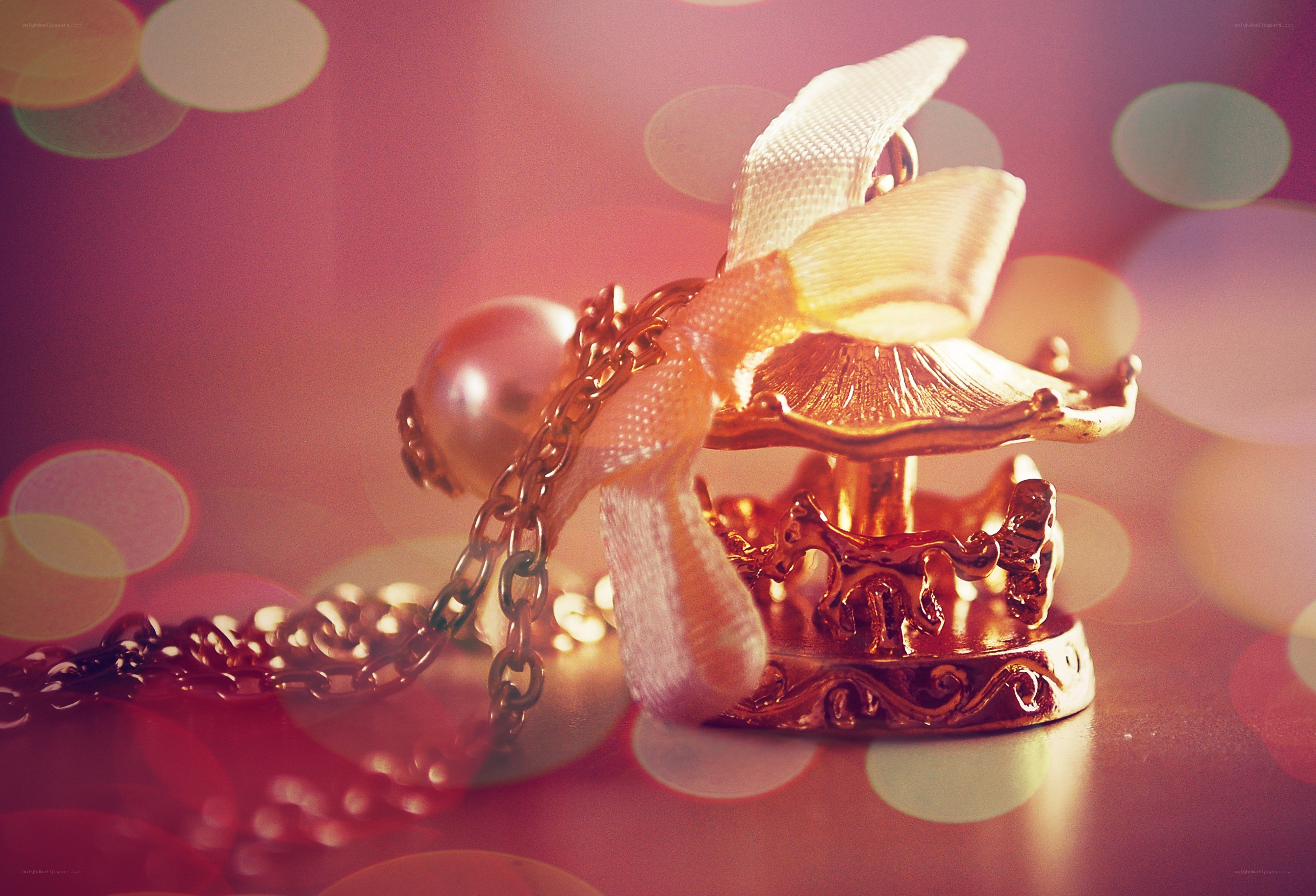 Carousel charm with pearl and ribbon