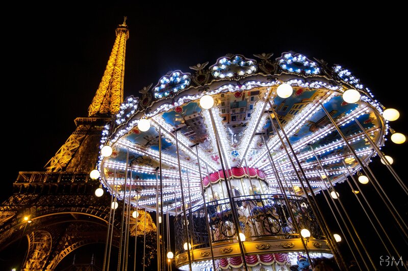 Carousel with Eiffel Tower — Black