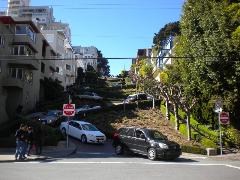 Cars on Lombard Street