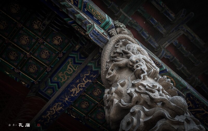 Carved dragon pillar at Qufu Confucian Temple