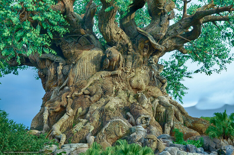 Carved Tree with Animals — Green, Serene