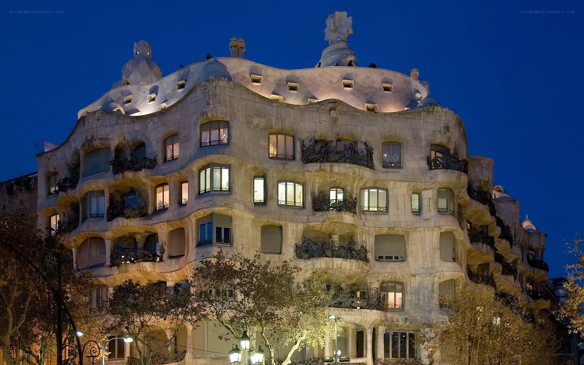 Casa Batlló at night