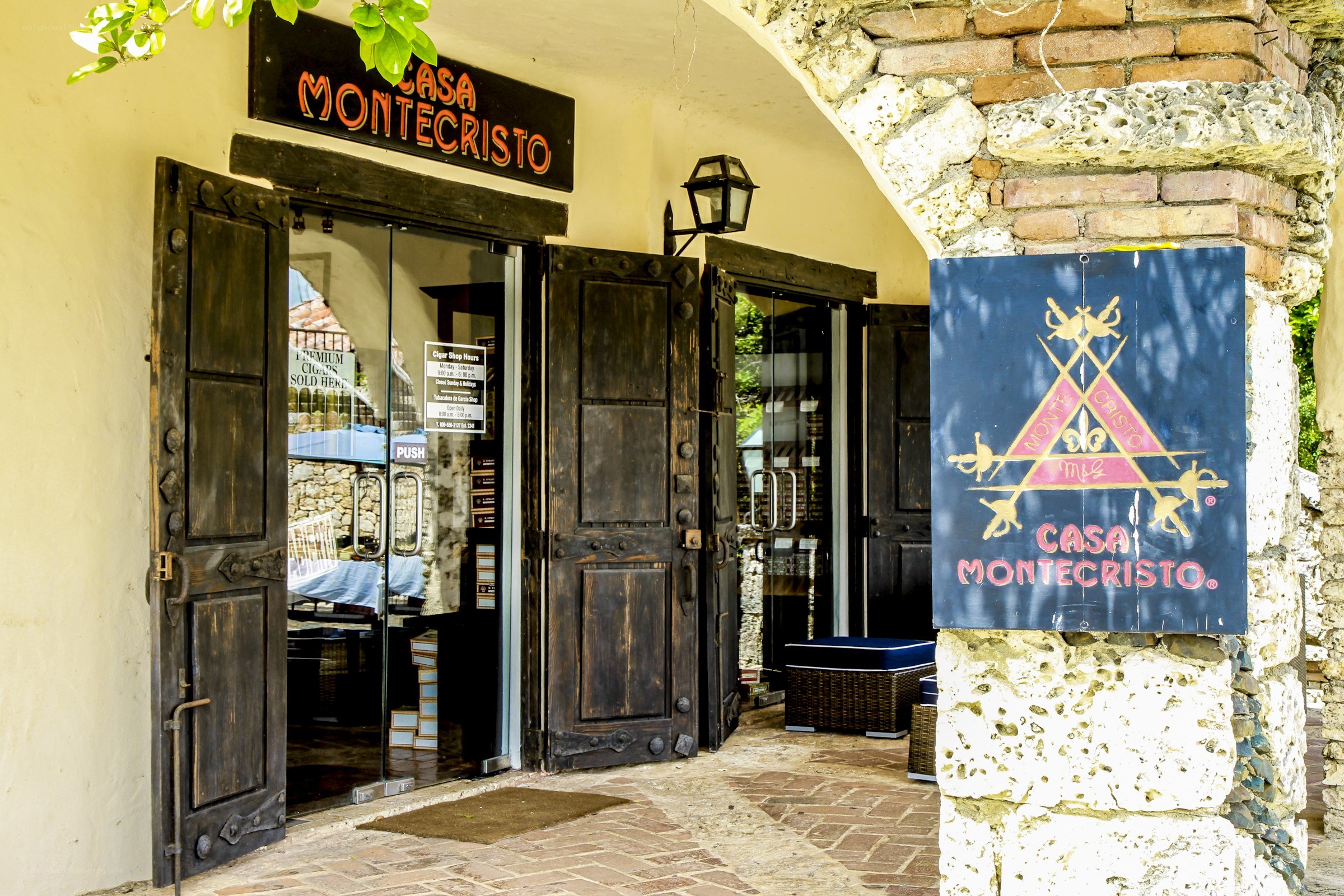 Casa Montecristo storefront