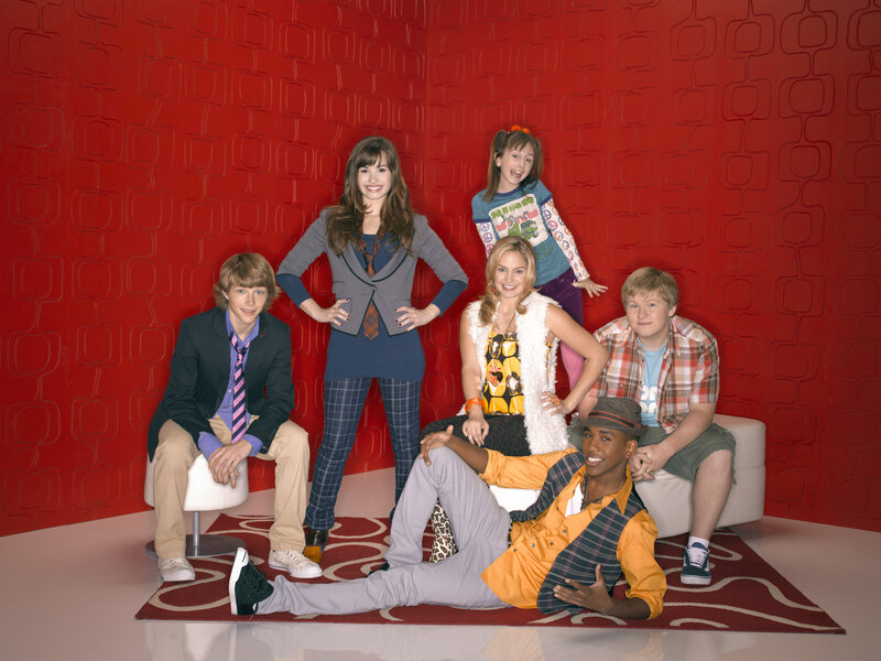 Cast of a teen sitcom
