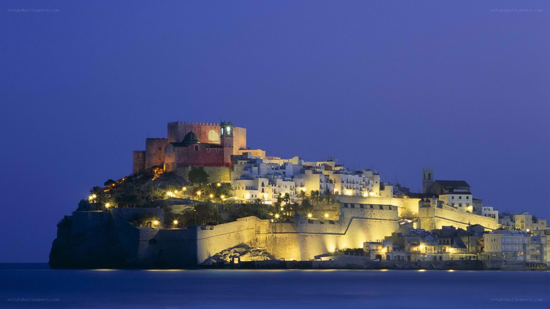 Castell de Sant Ferran at night