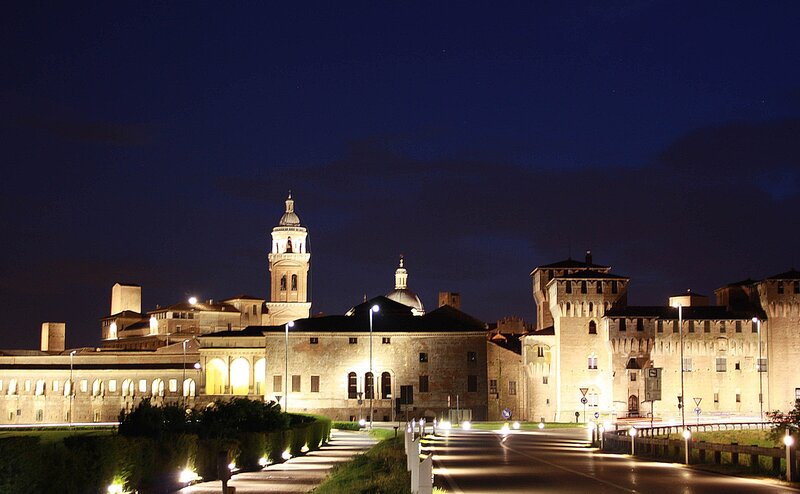 Castello Estense at night