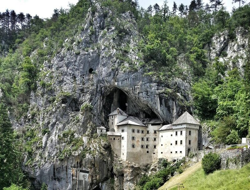 Castle in Cave — Green