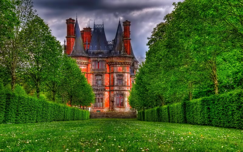 Castle in Garden — Green, Dramatic