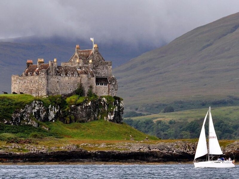 Castle on a Cliff — Green, Dramatic, Photograph