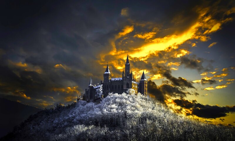 Castle on Snowy Hill — Yellow