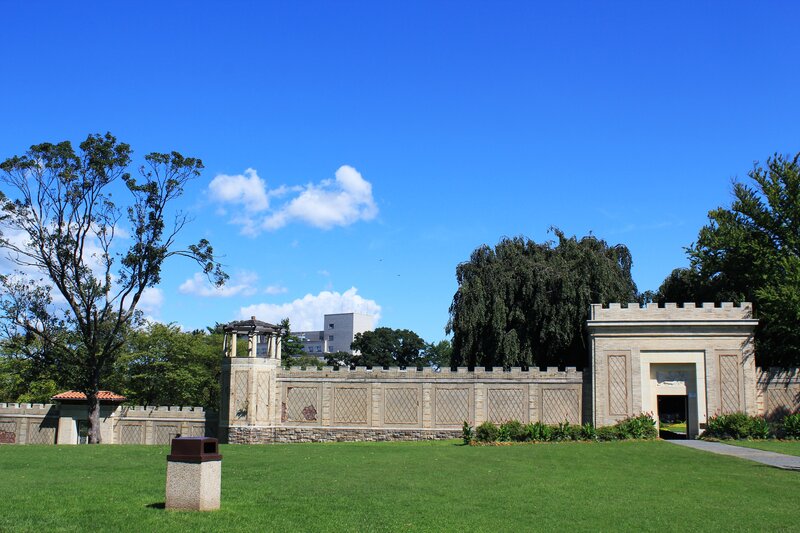 Castle-style Wall and Gate
