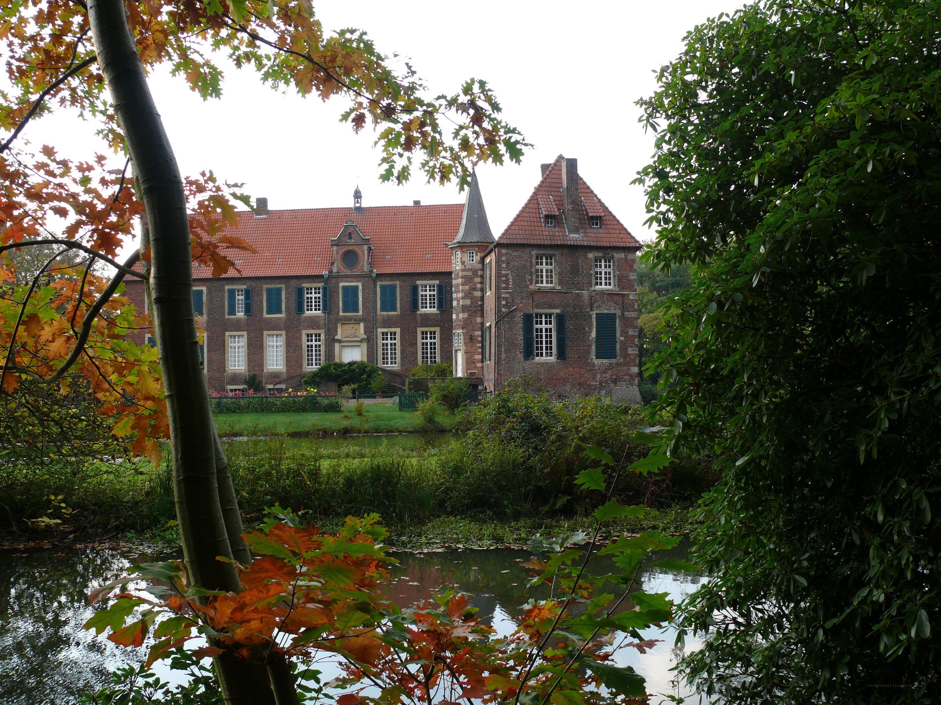 castle with autumn foliage
