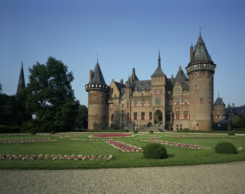Castle with Flower Garden — Green