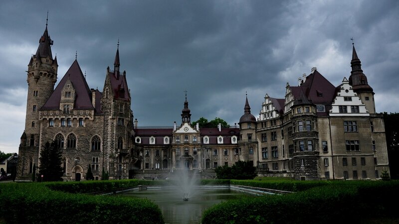 Castle with Fountain — Gray, Dramatic