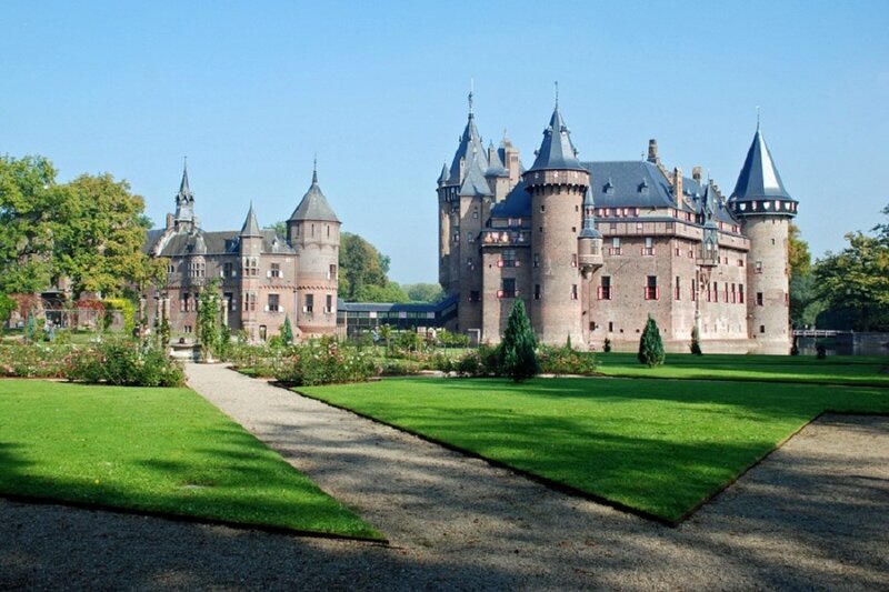 Castle with Gardens — Green, Serene
