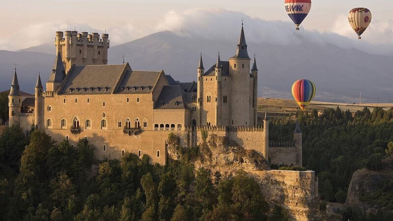 Castle with Hot Air Balloons — Beige