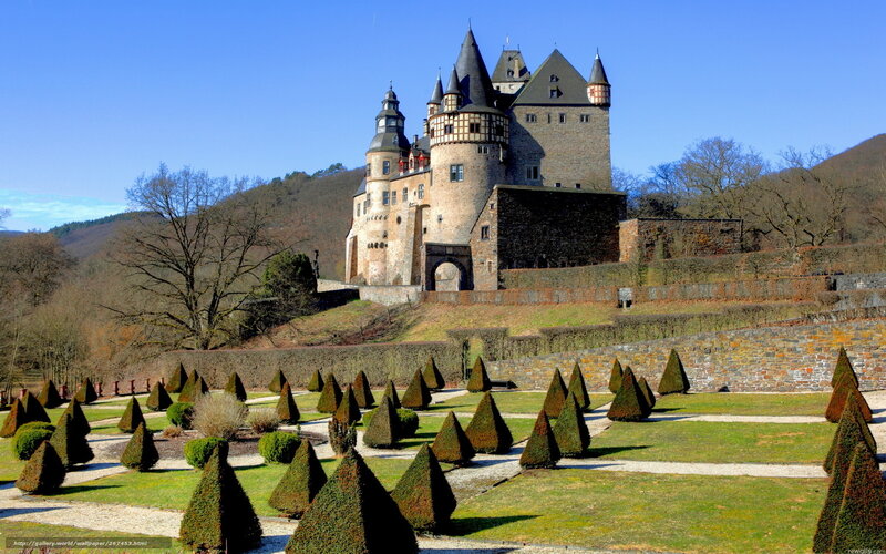 Castle with Manicured Garden — Green