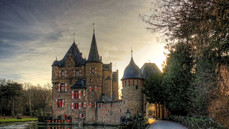 Castle with Turrets — Gray