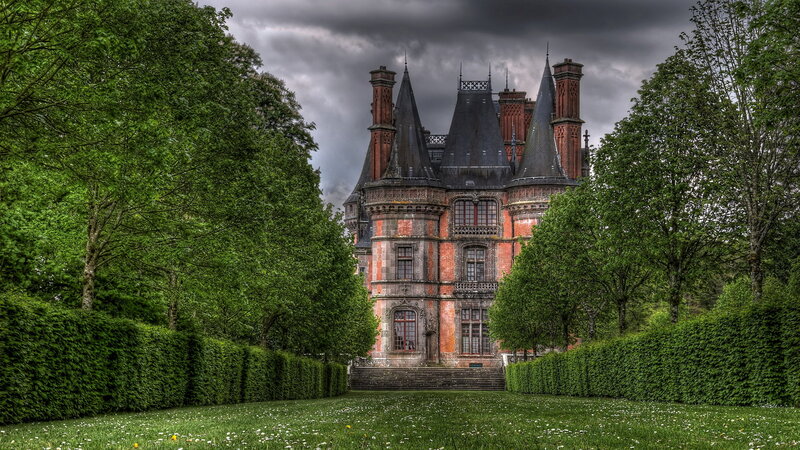 Castle with Turrets — Green, Dramatic