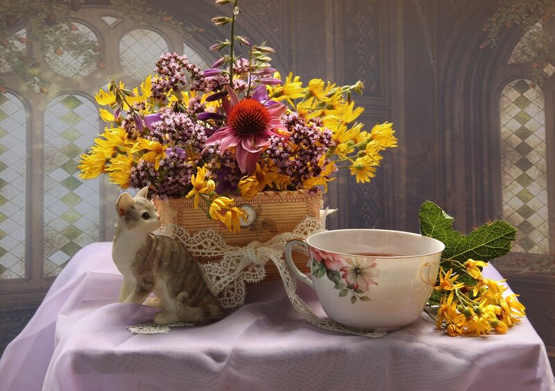 Cat Figurine with Flowers — Purple
