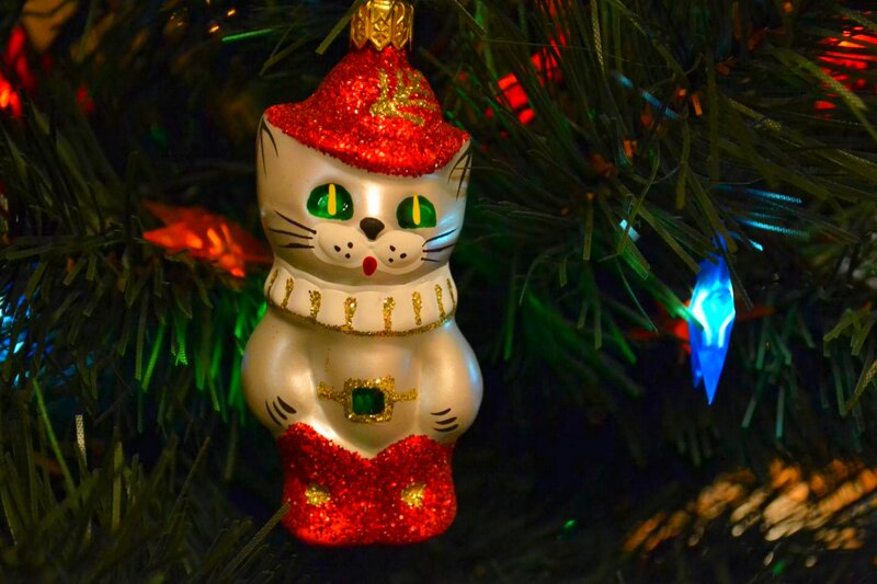 Cat Ornament on Tree — Green, Festive